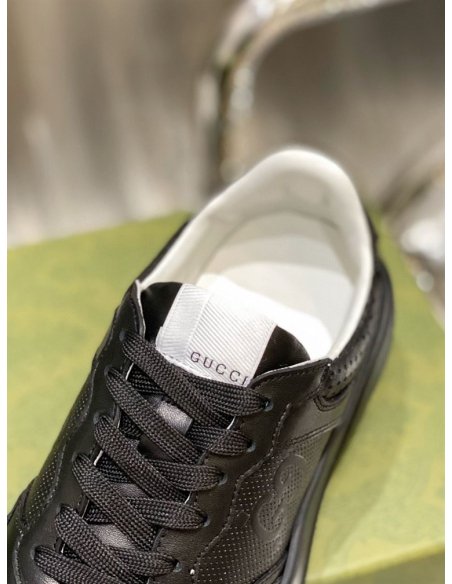 FashionStatement,GUCCI,IconicStyle,ItalianCraftsmanship,LuxuryFootwear,SNEAKER