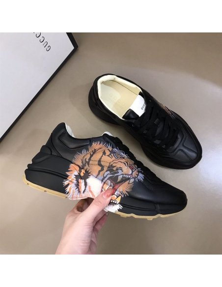 FashionStatement,GUCCI,IconicStyle,ItalianCraftsmanship,LuxuryFootwear,SNEAKER